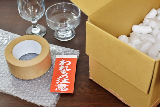 割れ物や取扱い注意の荷物を入れる