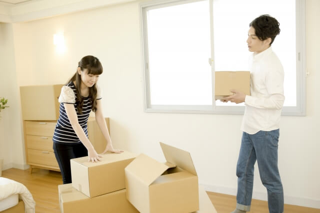 引越しの荷造り作業